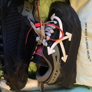 Off-White Odsy sneakers